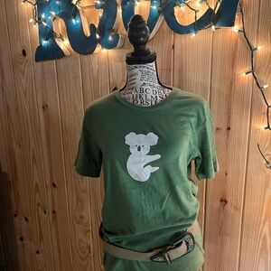 🤍💚🐨Bella Canvas Olive Green Tee🐨💚🤍